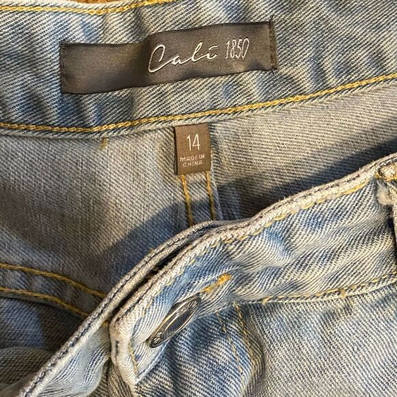 CALI 1850 light wash distressed‎ high waist denim cut off shorty shorts - Picture 3 of 6